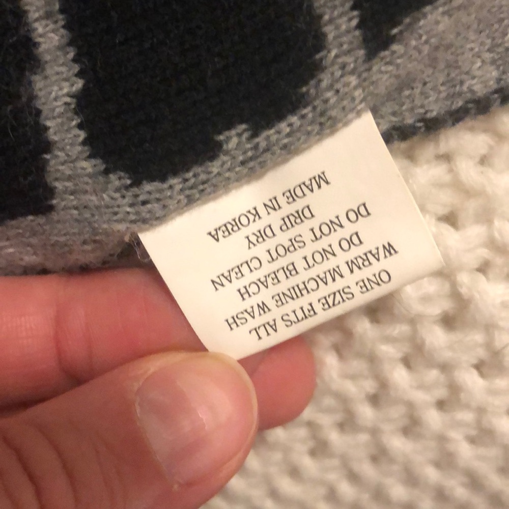 Lucky Brand “Live in Love Live in Luck” scarf - Picture 5 of 5